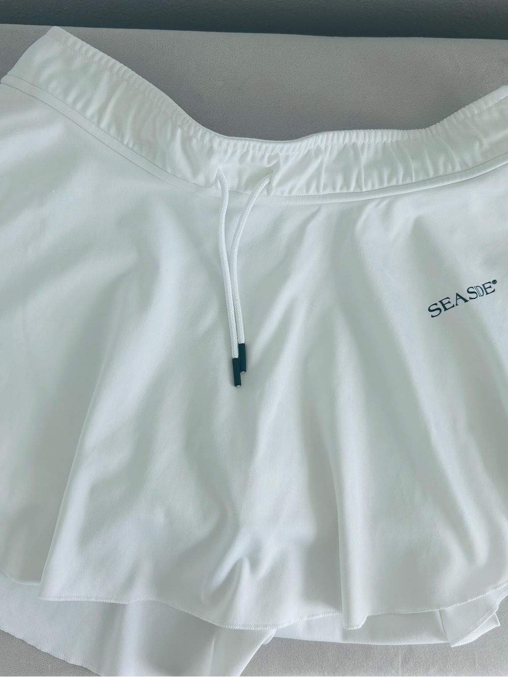 White Women's Active Skirt new without tags